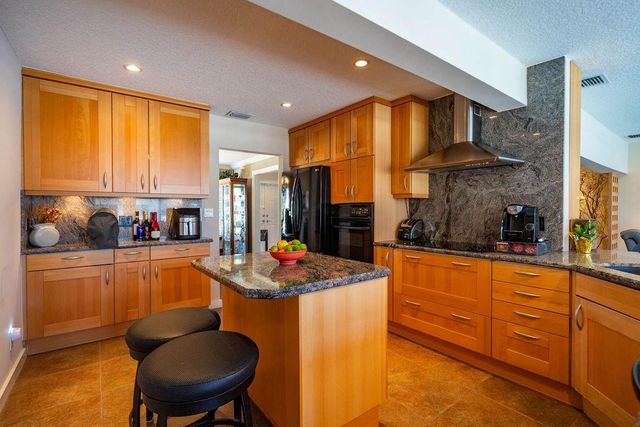 4461 NE 27th Avenue, Lighthouse Point, FL 33064