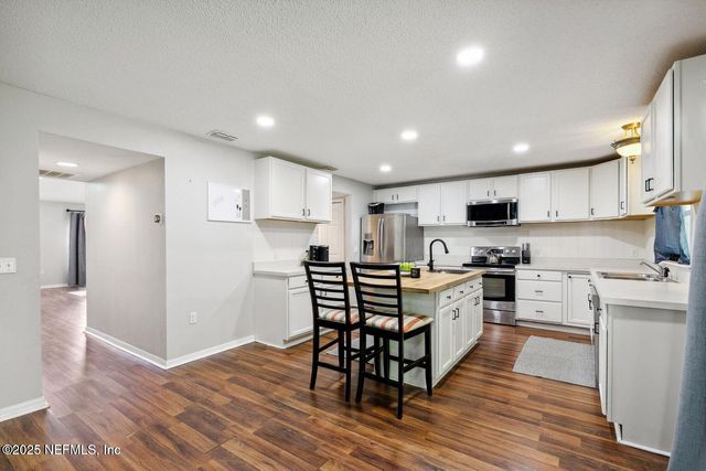 8164 FOXDALE Drive, Jacksonville, FL 32210