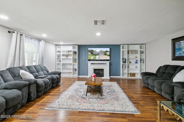 8164 FOXDALE Drive, Jacksonville, FL 32210