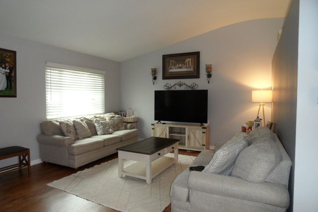 1337 Eastwood Drive, Aurora, IL 60506