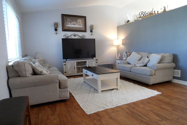 1337 Eastwood Drive, Aurora, IL 60506