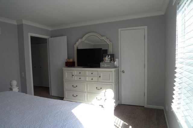 1337 Eastwood Drive, Aurora, IL 60506