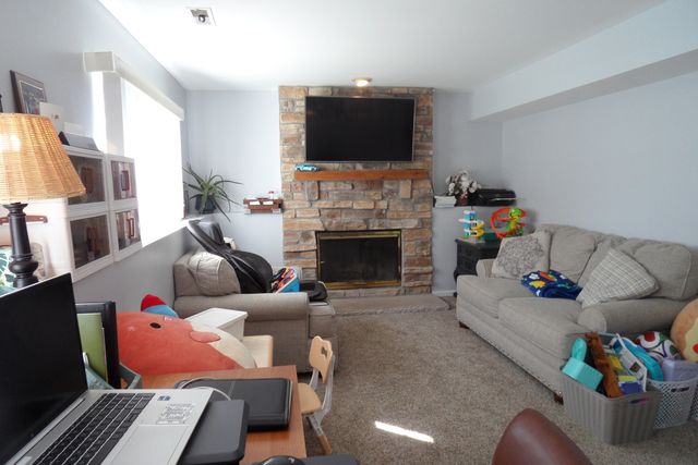 1337 Eastwood Drive, Aurora, IL 60506