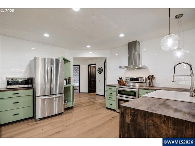 13492 S Warnock Rd, Oregon City, OR 97045