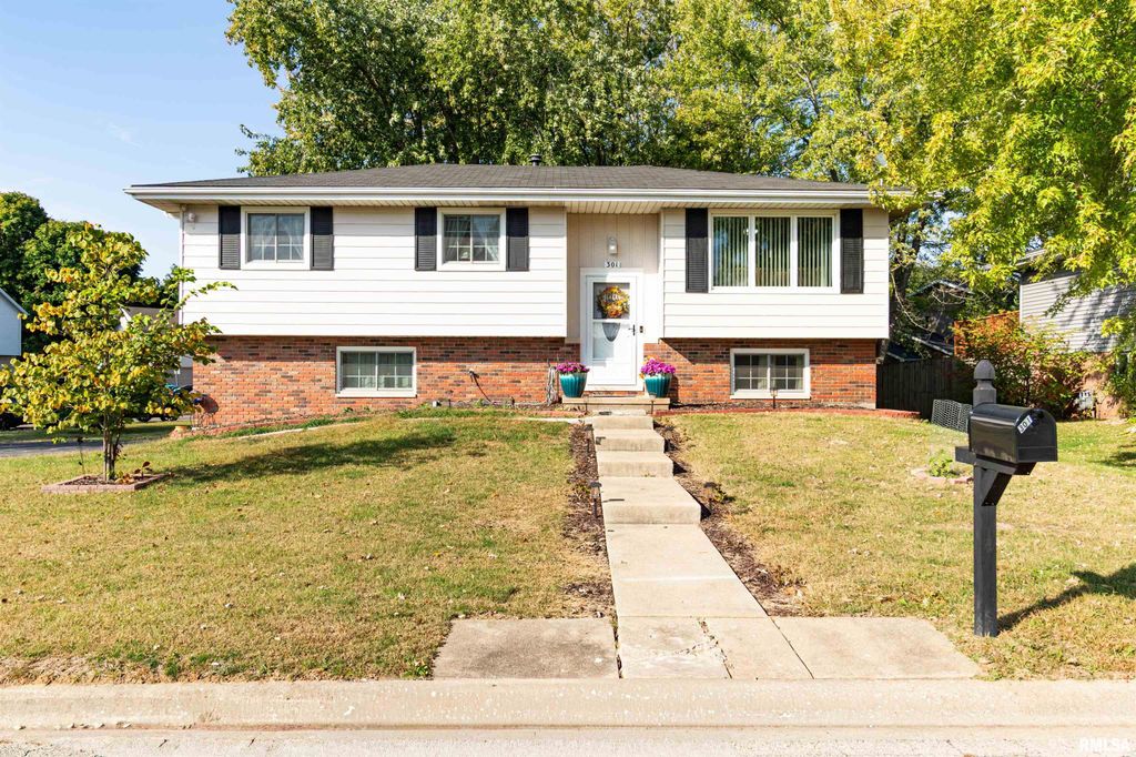 301 BRIARBROOK Drive, East Peoria, IL 61611