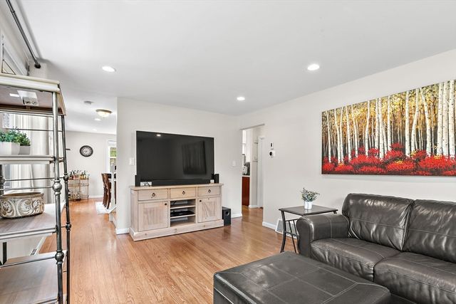 113 Andrew Ln, Hanson, MA 02341