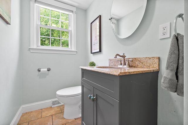 113 Andrew Ln, Hanson, MA 02341
