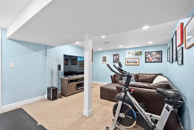 113 Andrew Ln, Hanson, MA 02341