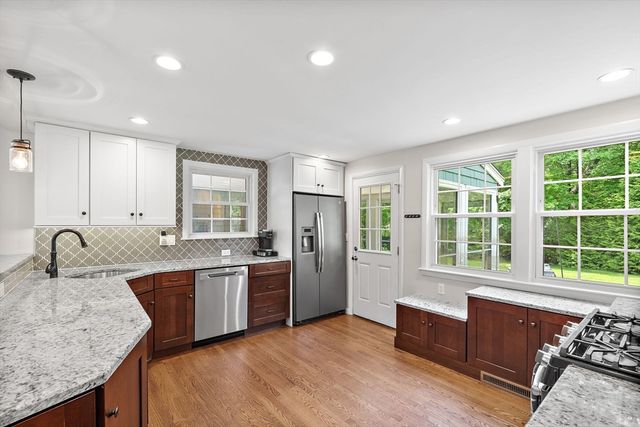 113 Andrew Ln, Hanson, MA 02341