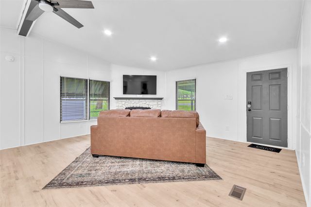 318 Overlook Trail, Gun Barrel City, TX 75156