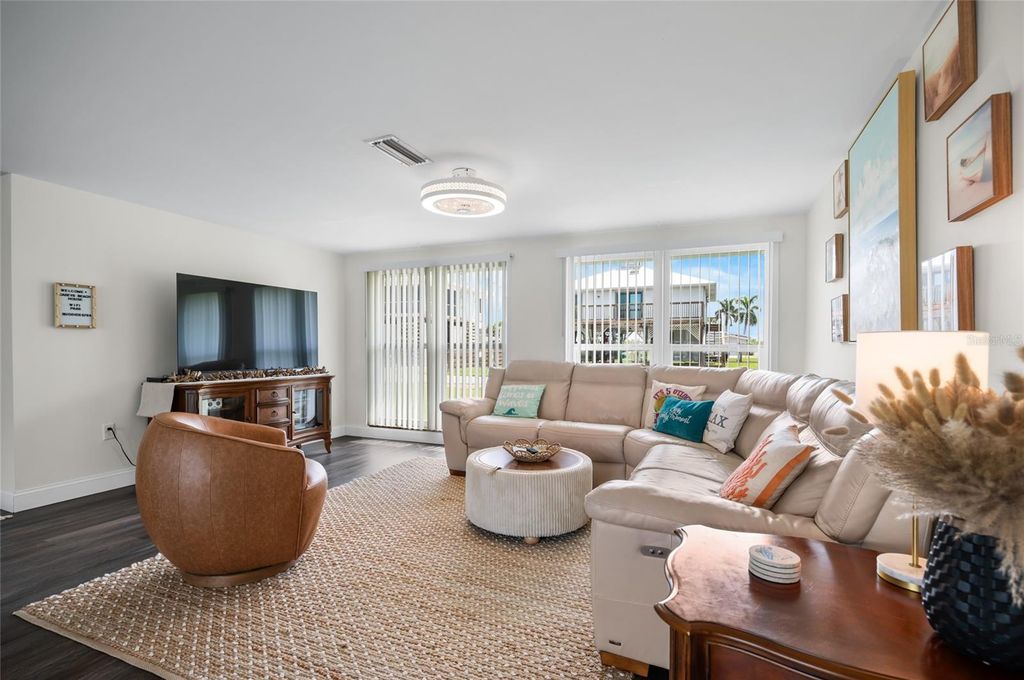 Image 12 of property listing at 1280 HOLIDAY DRIVE, Englewood, FL 34223