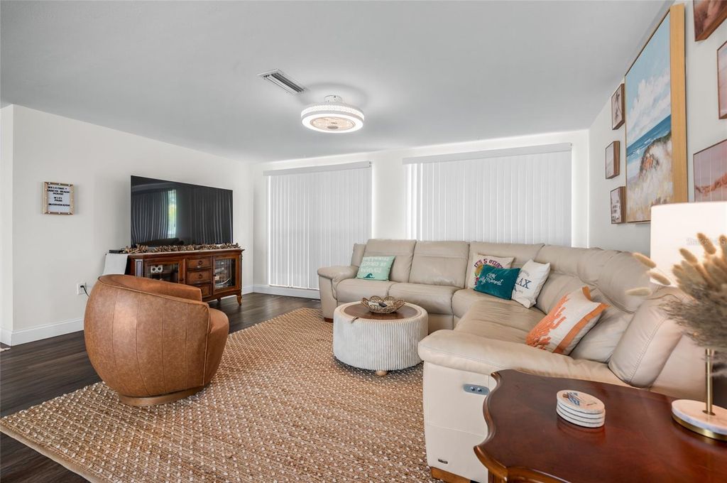 Image 13 of property listing at 1280 HOLIDAY DRIVE, Englewood, FL 34223