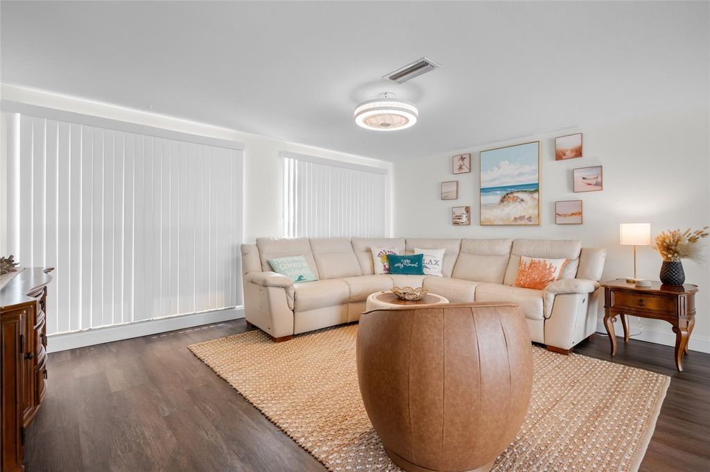 Image 15 of property listing at 1280 HOLIDAY DRIVE, Englewood, FL 34223