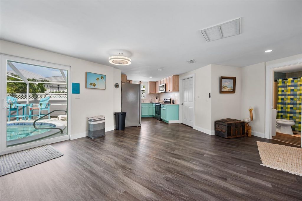 Image 17 of property listing at 1280 HOLIDAY DRIVE, Englewood, FL 34223