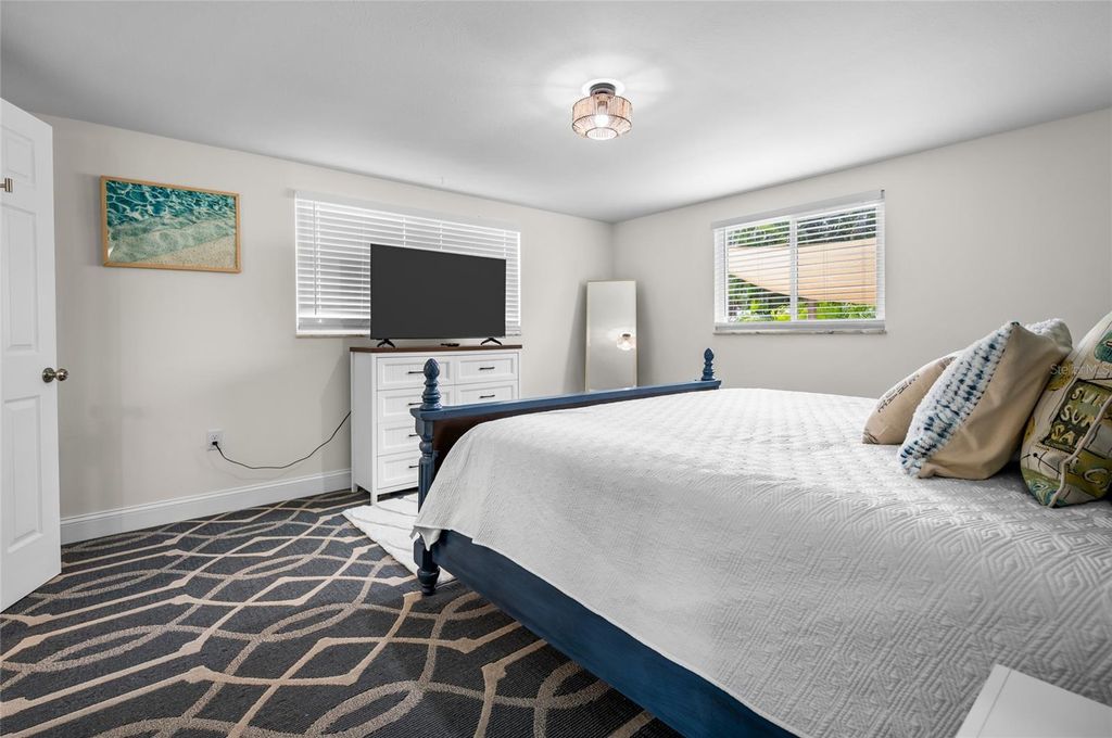 Image 23 of property listing at 1280 HOLIDAY DRIVE, Englewood, FL 34223