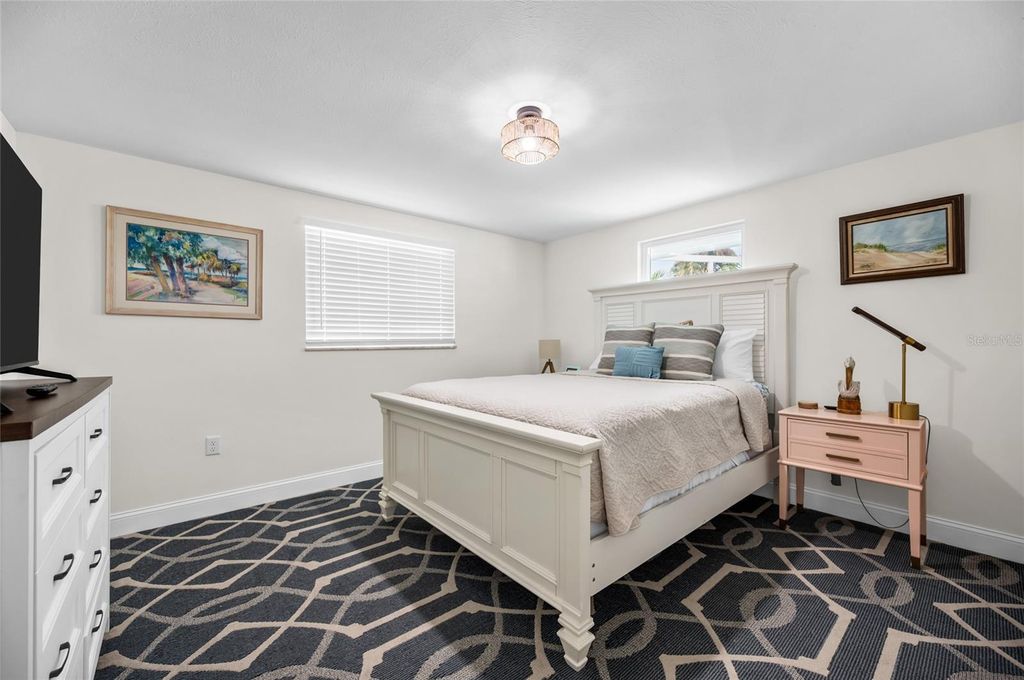Image 27 of property listing at 1280 HOLIDAY DRIVE, Englewood, FL 34223