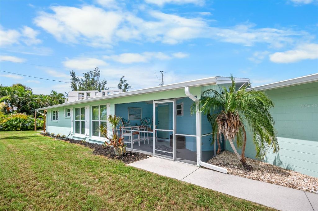 Image 34 of property listing at 1280 HOLIDAY DRIVE, Englewood, FL 34223