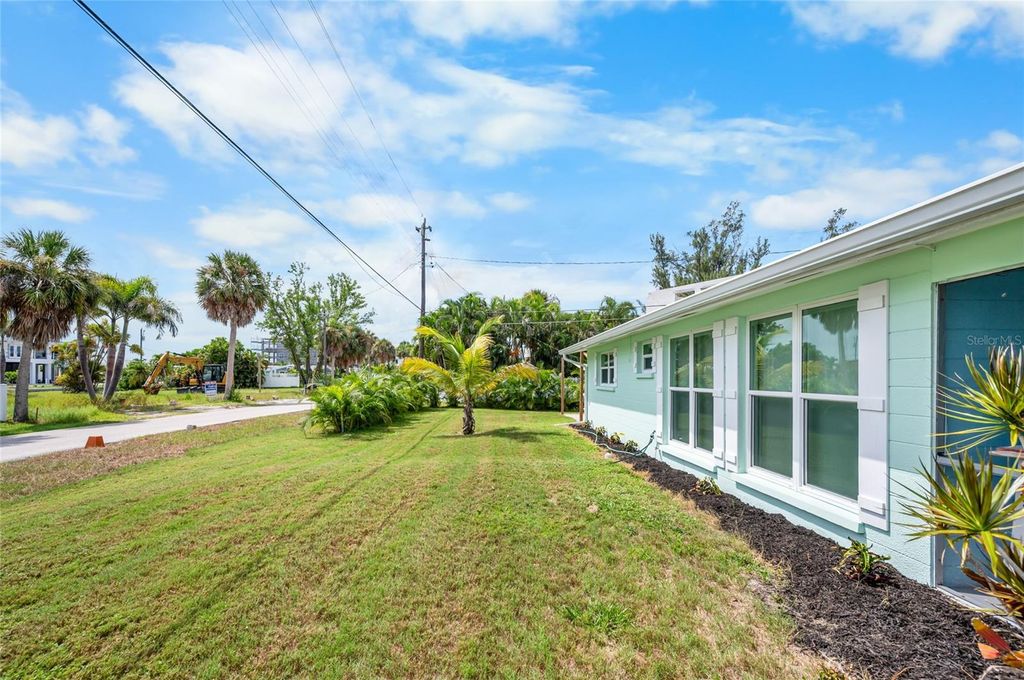 Image 35 of property listing at 1280 HOLIDAY DRIVE, Englewood, FL 34223