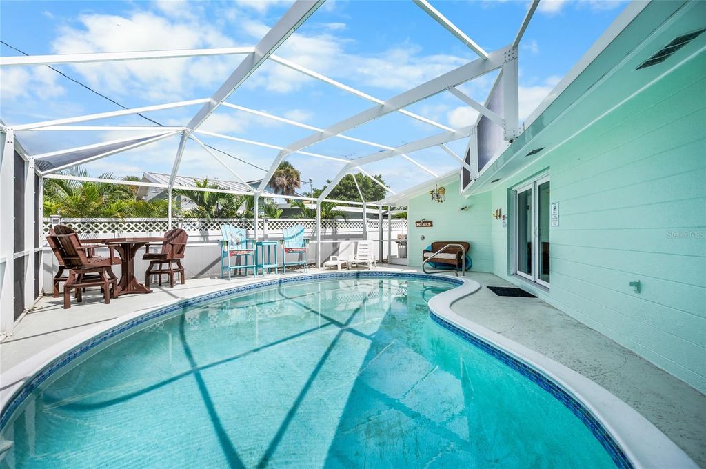 Image 5 of property listing at 1280 HOLIDAY DRIVE, Englewood, FL 34223