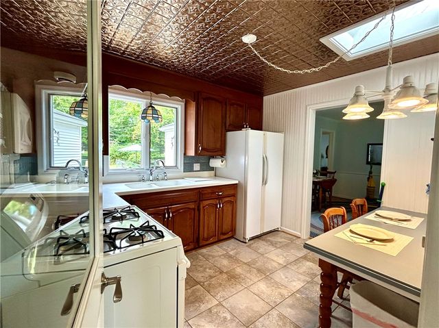 53 Cullens, Pittsford, NY 14534