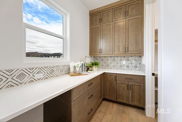 13663 N Spring Creek Way, Boise, ID 83714