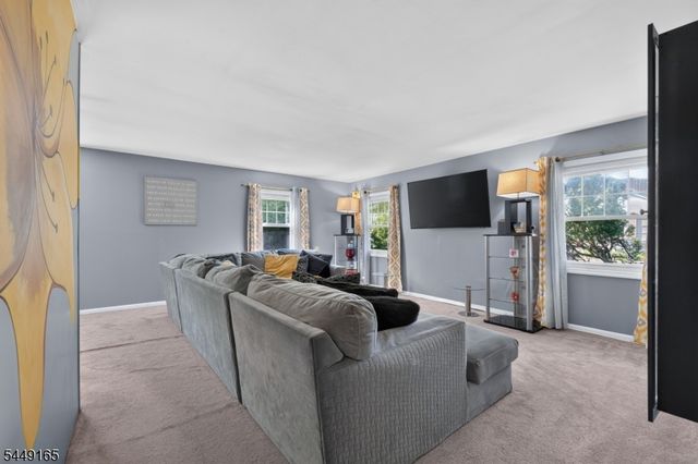 6 Meadowbrook Pl, Willingboro Twp., NJ 08046