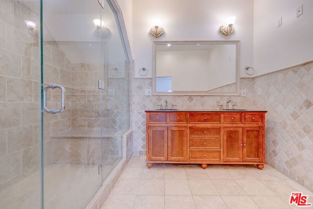 12219 Darlington Avenue, Los Angeles, CA 90049