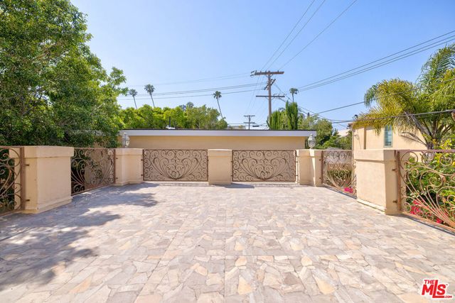 12219 Darlington Avenue, Los Angeles, CA 90049