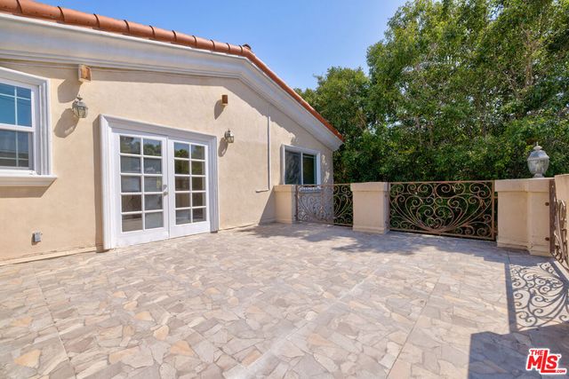 12219 Darlington Avenue, Los Angeles, CA 90049