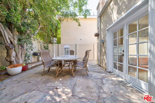 12219 Darlington Avenue, Los Angeles, CA 90049