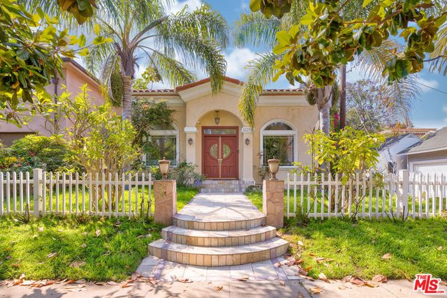 12219 Darlington Avenue, Los Angeles, CA 90049