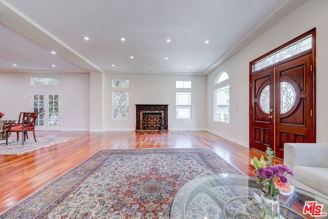 12219 Darlington Avenue, Los Angeles, CA 90049