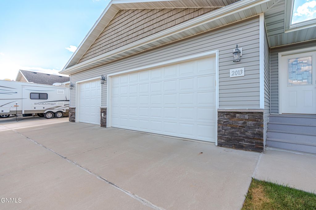 2013 Macedonia Avenue SE, Mandan, ND 58554 photo 5