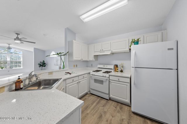 13810 SUTTON PARK Drive 835, Jacksonville, FL 32224