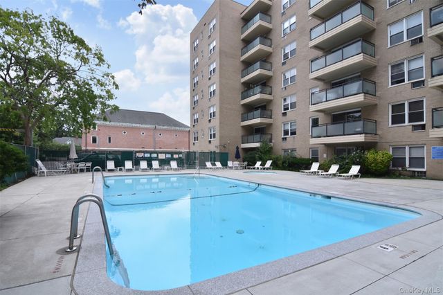377 Westchester Avenue 4F, Port Chester, NY 10573