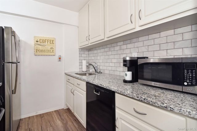 377 Westchester Avenue 4F, Port Chester, NY 10573