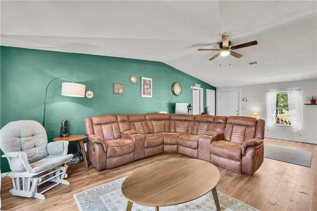 1067 NW Oak Street, Townsend, GA 31331
