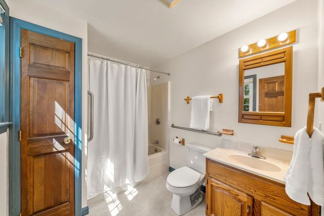 22 Pinecrest Dr, Sandwich, MA 02463