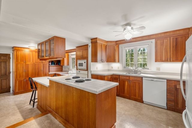 22 Pinecrest Dr, Sandwich, MA 02463