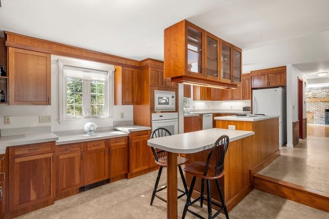 22 Pinecrest Dr, Sandwich, MA 02463
