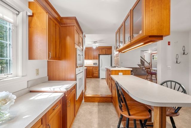 22 Pinecrest Dr, Sandwich, MA 02463