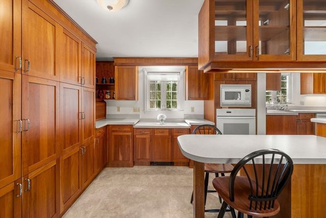 22 Pinecrest Dr, Sandwich, MA 02463