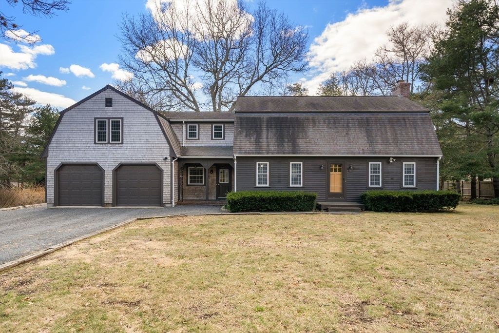 22 Pinecrest Dr, Sandwich, MA 02463