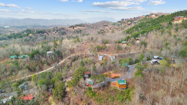 1736 Walker Trail, Sevierville, TN 37876