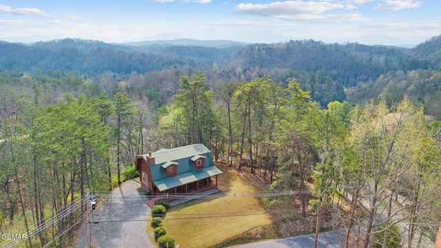 1736 Walker Trail, Sevierville, TN 37876