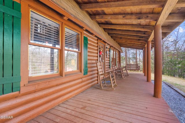 1736 Walker Trail, Sevierville, TN 37876