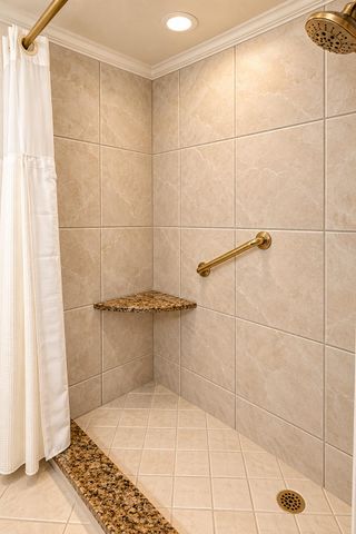 20 COLONIAL CLUB Drive 200, Boynton Beach, FL 33435