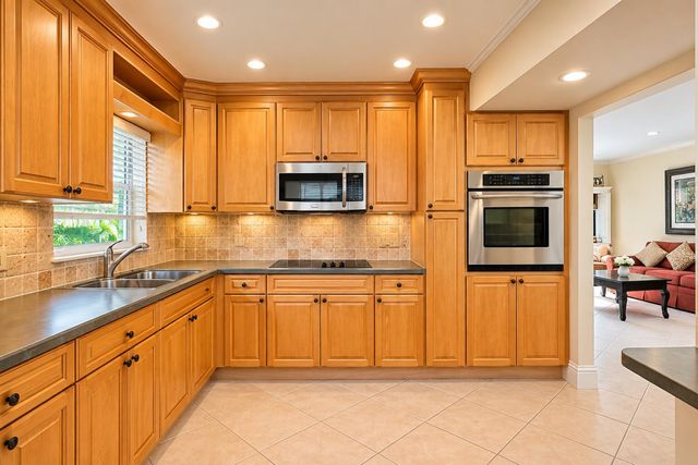 20 COLONIAL CLUB Drive 200, Boynton Beach, FL 33435