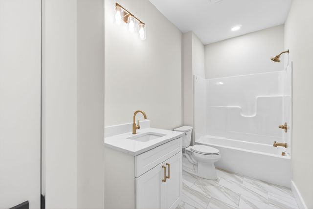 216 W Jere Whitson Rd, Cookeville, TN 38501