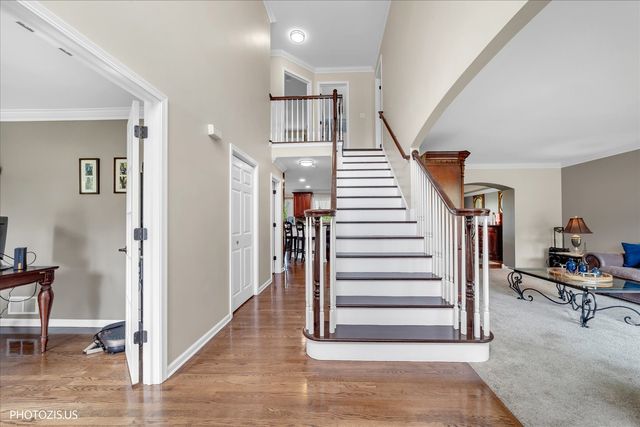 80 CHESTNUT Court, Elgin, IL 60120
